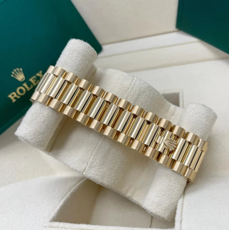 Women And Man Day Date heaven How stunning is this 36-40mm DayDate with a mother of pearl dial watch