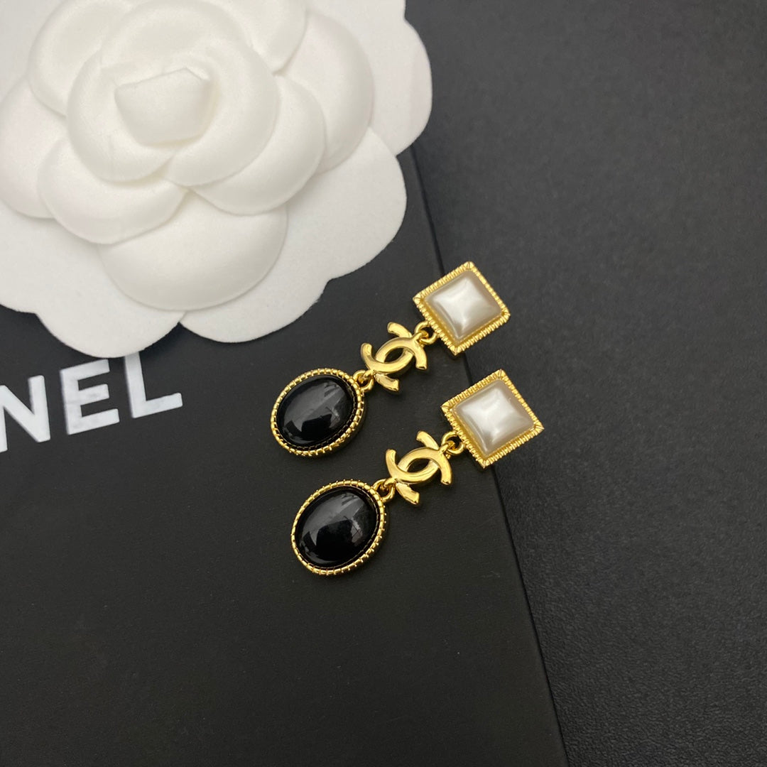 2025 Vintage Noble Stitching Earrings