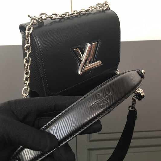2025 Bag Stylish Shoulder Bag W31026