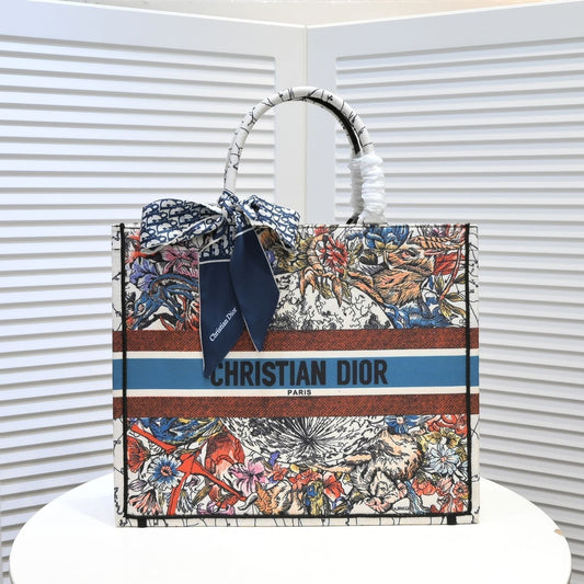2025 Bag Classic Tote Bag W241
